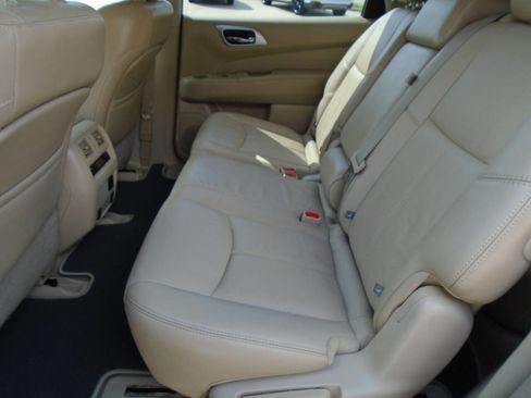 Used 2014 Nissan Pathfinder Platinum FWD image 10