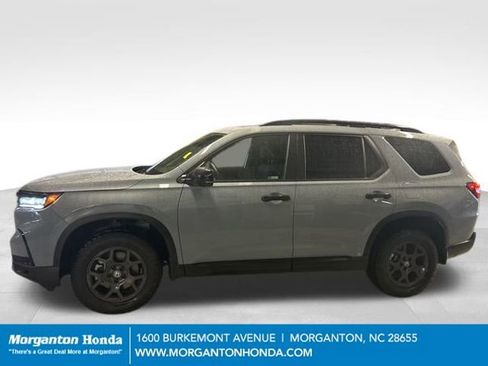 Used 2025 Honda Pilot TrailSport image 5