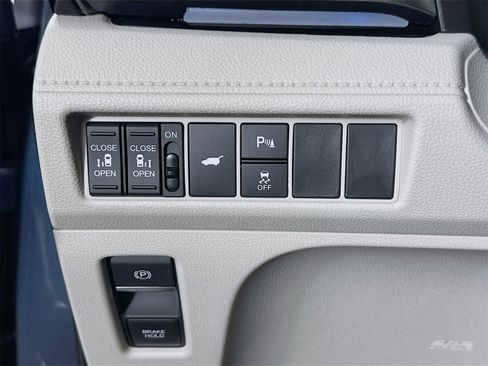 Certified 2026 Honda Odyssey Touring image 11