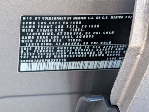 Used 2023 Volkswagen Taos SE w/ Panoramic Sunroof Package image 38