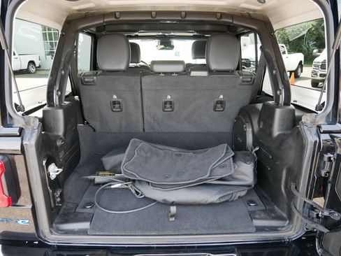Used 2021 Jeep Wrangler Unlimited Sahara AWD/4WD image 12