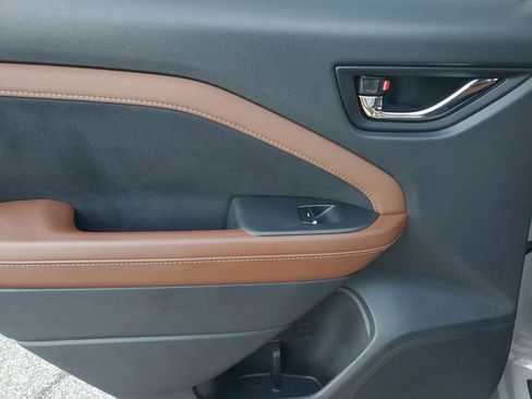 Certified 2025 Subaru Forester Touring image 17