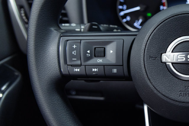 Used 2024 Nissan Rogue S AWD/4WD image 14