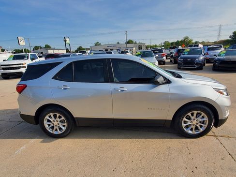 Used 2021 Chevrolet Equinox LS w/ LS Convenience Package image 5