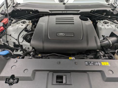 Used 2024 Land Rover Defender 90 S image 33