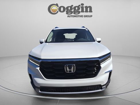 New 2025 Honda Pilot Touring image 3