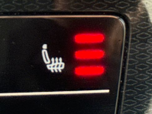 Certified 2025 Volkswagen Taos SE image 16