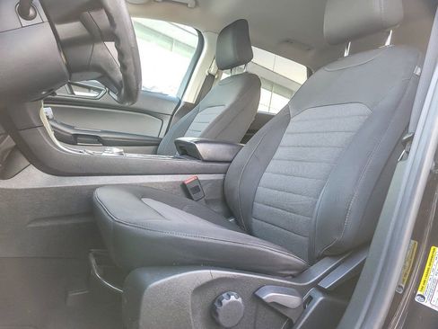 Used 2022 Ford Edge SE image 7