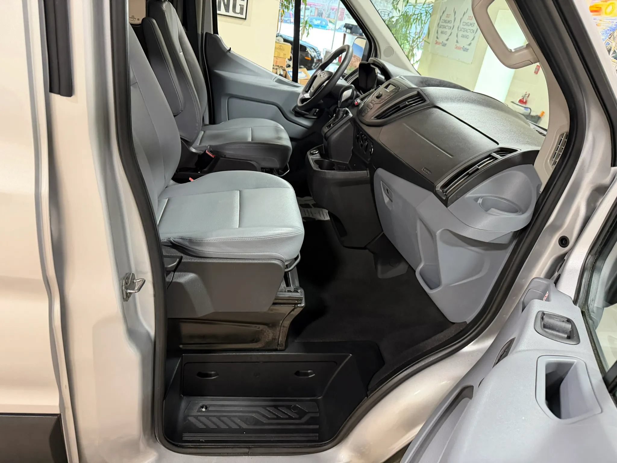 Used 2019 Ford Transit 250 148 Medium Roof RWD image 28