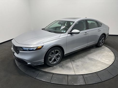 Certified 2023 Honda Accord EX image 3