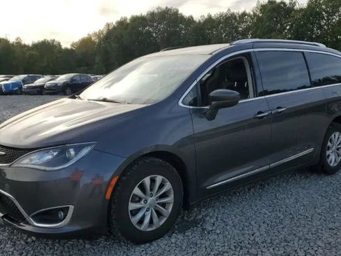 Used 2018 Chrysler Pacifica Touring-L FWD image 67