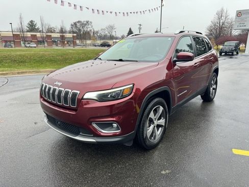 Used 2019 Jeep Cherokee Limited w/ Luxury Group image 3