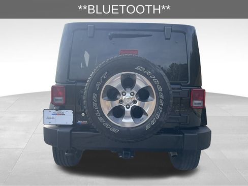 Used 2017 Jeep Wrangler Unlimited Sahara w/ Connectivity Group image 7