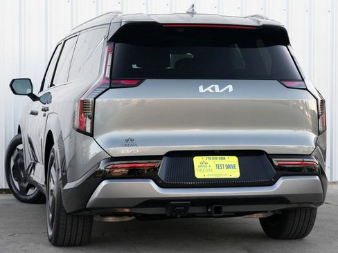 Used 2024 Kia EV9 Land image 6