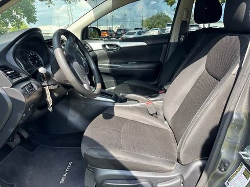 Used 2019 Nissan Sentra S w/ Appearance Package FWD image 4
