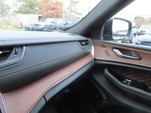 Used 2023 Jeep Grand Cherokee Summit w/ Luxury Tech Group V image 25