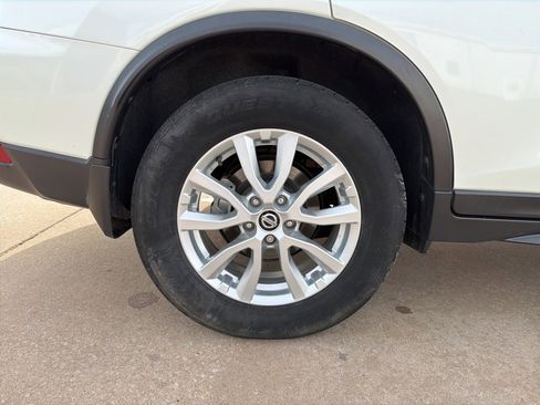 Used 2018 Nissan Rogue SV image 13