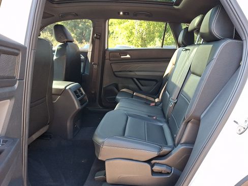 Used 2023 Volkswagen Atlas Cross Sport SEL R-Line AWD/4WD image 9