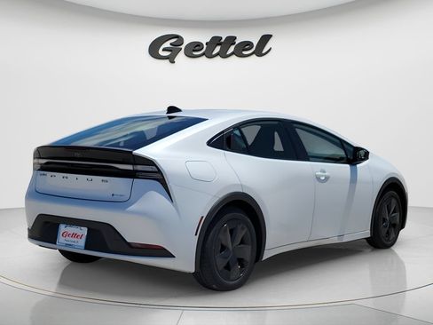 New 2026 Toyota Prius Plug-In Hybrid FWD image 4