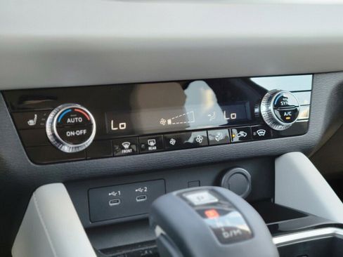 New 2025 Mitsubishi Outlander SE image 22