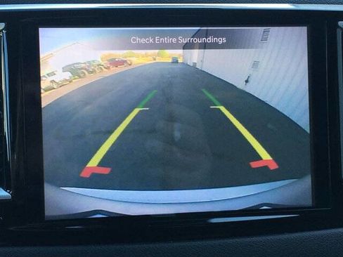 Used 2024 Chrysler Pacifica Touring-L FWD image 22