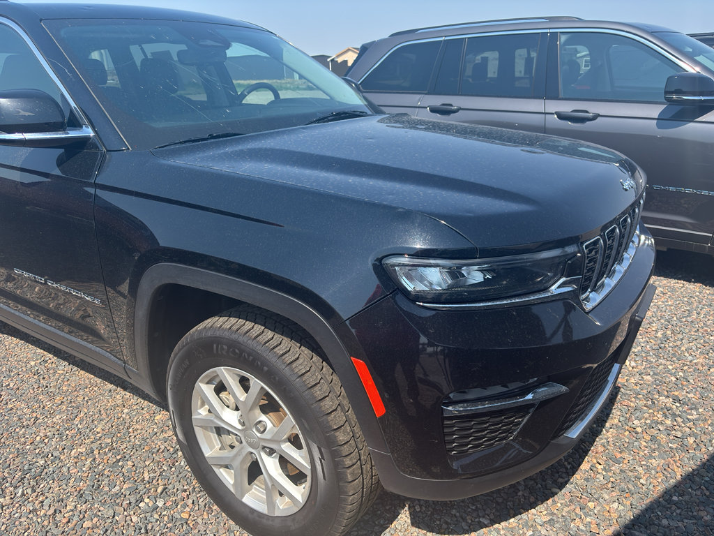 Used 2023 Jeep Grand Cherokee Limited AWD/4WD image 3