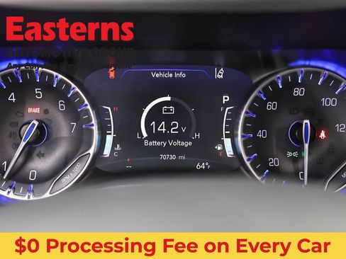 Used 2023 Chrysler Pacifica Touring-L FWD image 18