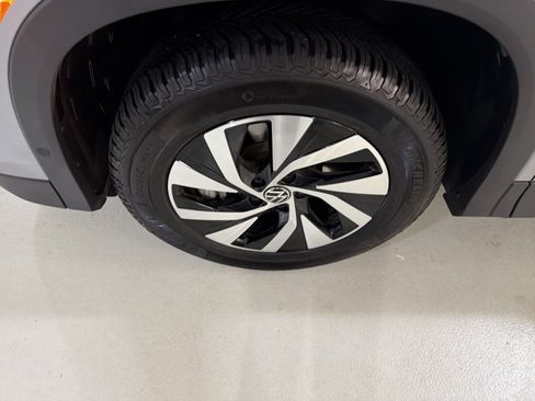 Used 2025 Volkswagen Tiguan S AWD/4WD image 11