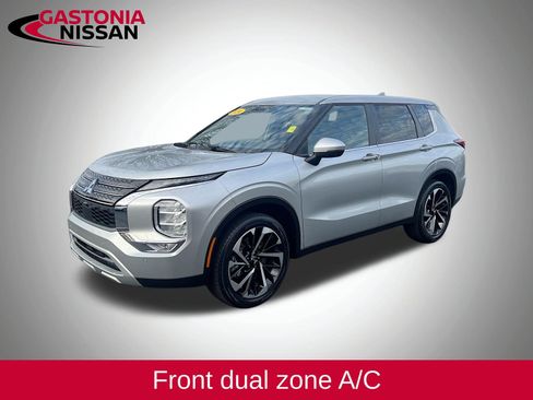 Used 2024 Mitsubishi Outlander SE image 3