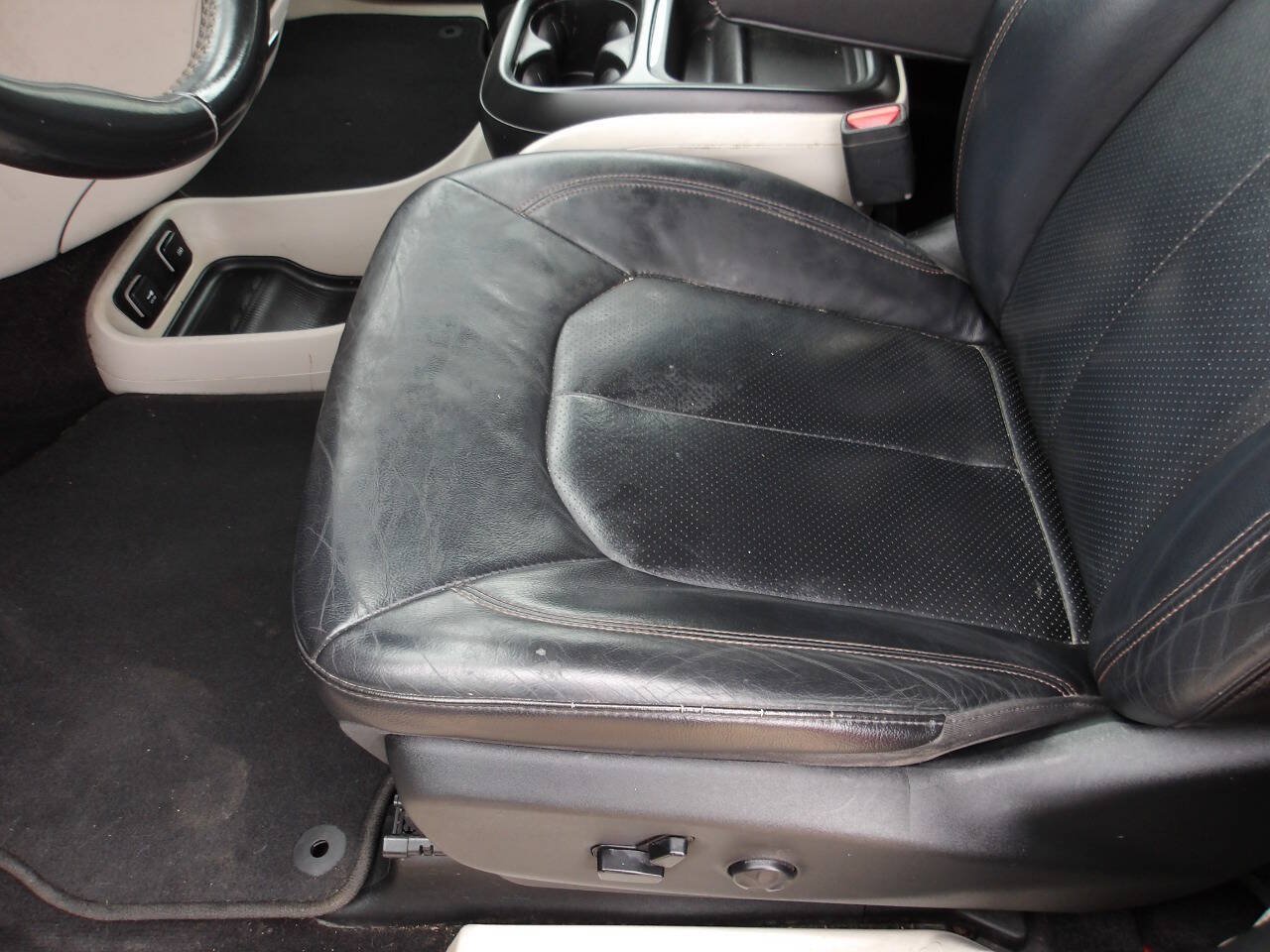 Used 2018 Chrysler Pacifica Touring-L FWD image 20