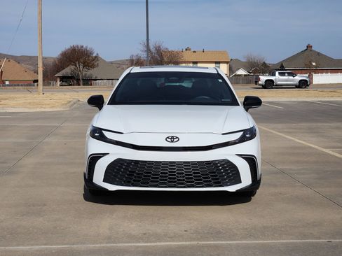 Used 2025 Toyota Camry SE w/ Convenience Package image 6