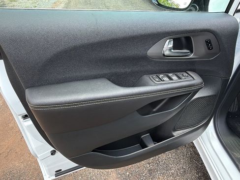 New 2027 Chrysler Pacifica Select FWD image 14