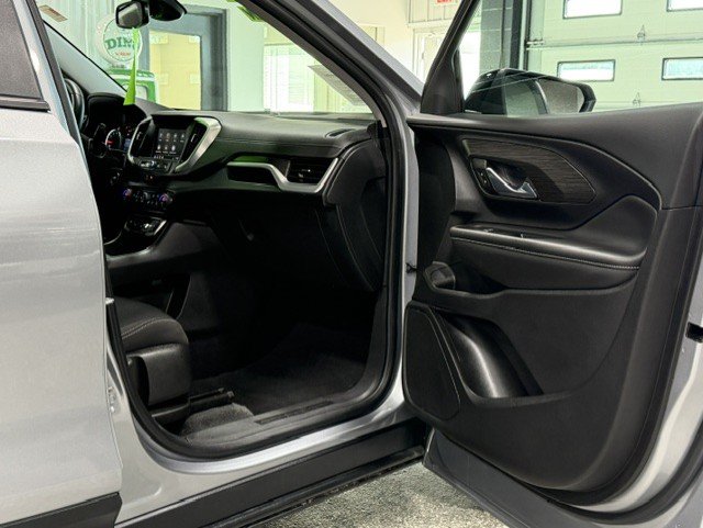 Certified 2023 GMC Terrain SLE w/ Driver Convenience Package FWD image 9