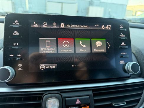Used 2018 Honda Accord Touring image 9