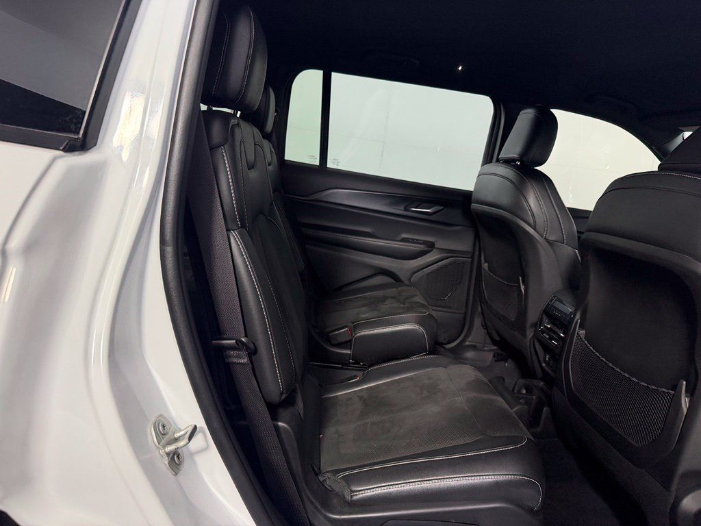 Used 2023 Jeep Grand Cherokee L Laredo AWD/4WD image 19