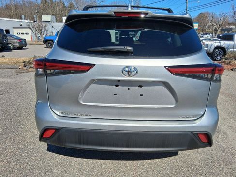 Used 2021 Toyota Highlander LE image 6