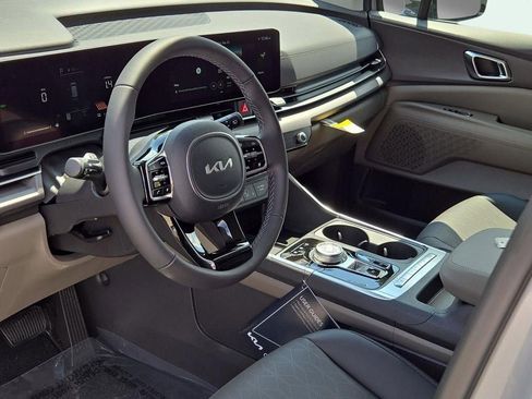 New 2026 Kia Carnival EX image 17