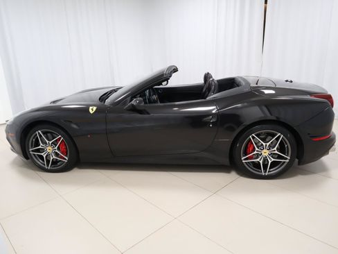 Used 2016 Ferrari California T RWD image 15