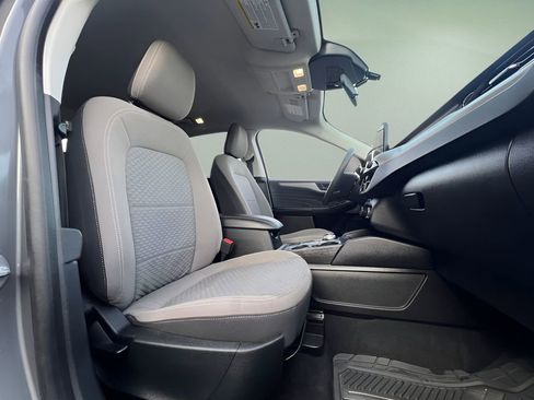 Used 2022 Ford Escape SE image 12