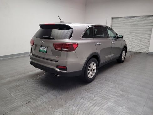 Used 2019 Kia Sorento LX image 9