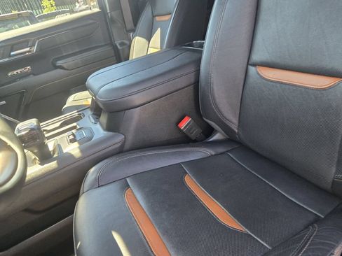 Used 2024 GMC Sierra 1500 AT4 w/ AT4 Premium Package AWD/4WD image 16
