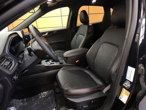 Used 2025 Ford Escape ST-Line Elite w/ Premium Technology Package image 10