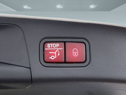 New 2025 Mercedes-Benz GLA 250 image 17