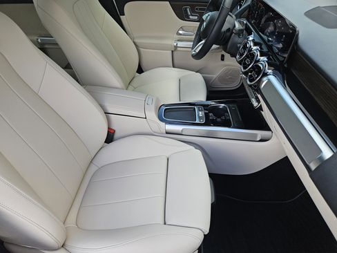 Used 2026 Mercedes-Benz GLB 250 image 6
