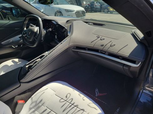 Used 2021 Chevrolet Corvette Stingray Coupe w/ Z51 Performance Package RWD image 9
