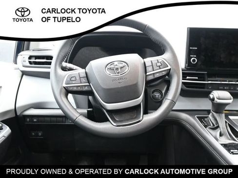 Used 2025 Toyota Sienna XLE image 27
