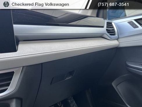 New 2025 Volkswagen Taos SE image 43