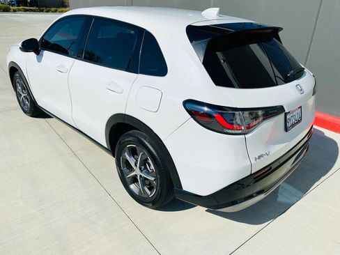 Used 2024 Honda HR-V EX-L image 10