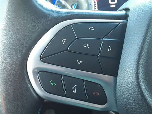 Certified 2021 Chrysler Pacifica Touring-L image 17