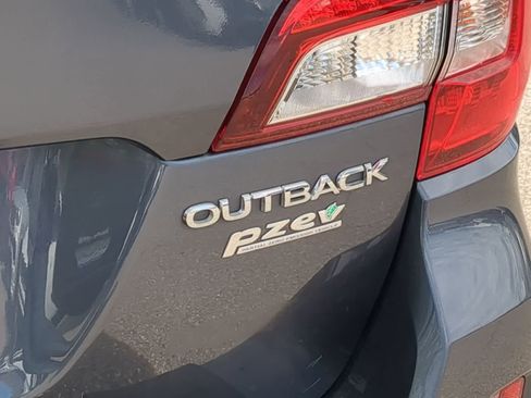 Used 2017 Subaru Outback 2.5i Limited AWD/4WD image 13